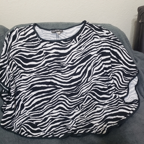 Tops - Picture 2 of 4